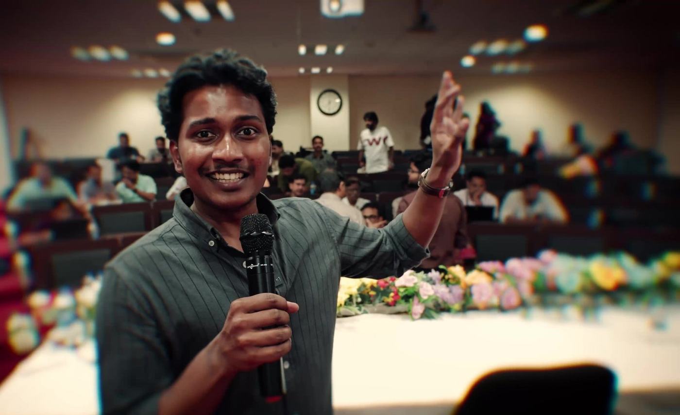 Ambarish on stage with a mic at the IIT Patna Campus Immersion